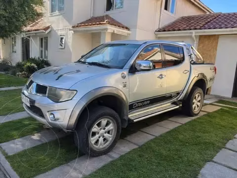 Mitsubishi L-200 2.5 TD Dakar CRS Diesel 4X4 Aut usado (2014) color Gris precio $10.890.000