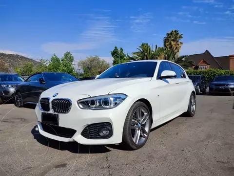 BMW Serie 1 120i Aut 5P M Sport usado (2019) color Blanco precio $19.990.000