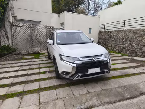 Mitsubishi Outlander  2.4L GLX 4X4 Aut usado (2019) color Blanco precio $13.100.000