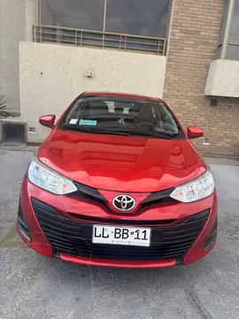 Toyota Yaris 1.5 GLi usado (2020) color Rojo precio $12.500.000