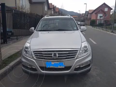 SsangYong Rexton W 4x2 usado (2013) color Gris Plata  precio $7.000.000