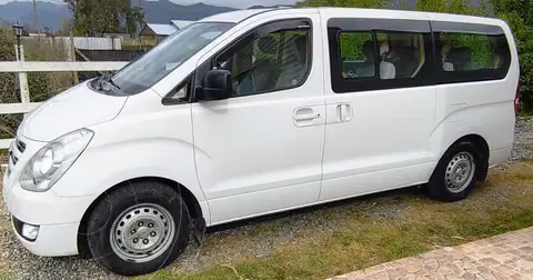 Hyundai H-1 Minibus 2.5L GLS Diesel 10S usado (2017) color Blanco precio $14.600.000