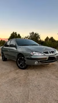 Renault Megane ll Sedan 1.6 Authentique usado (2001) color Gris precio $2.400.000
