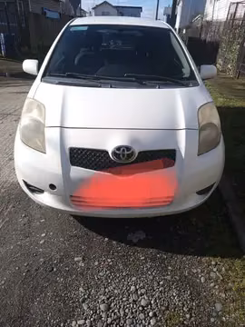 Toyota Yaris Sport 1.3 GLi Aut 3P usado (2007) color Blanco precio $4.120.000