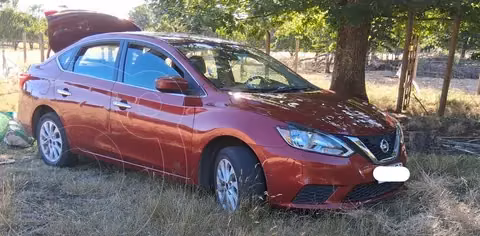 Nissan Sentra 1.8L Sense usado (2018) color Rojo precio $10.500.000