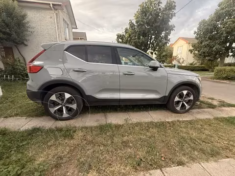 Volvo XC40 B4 Ultimate usado (2024) color Gris precio $27.900.000