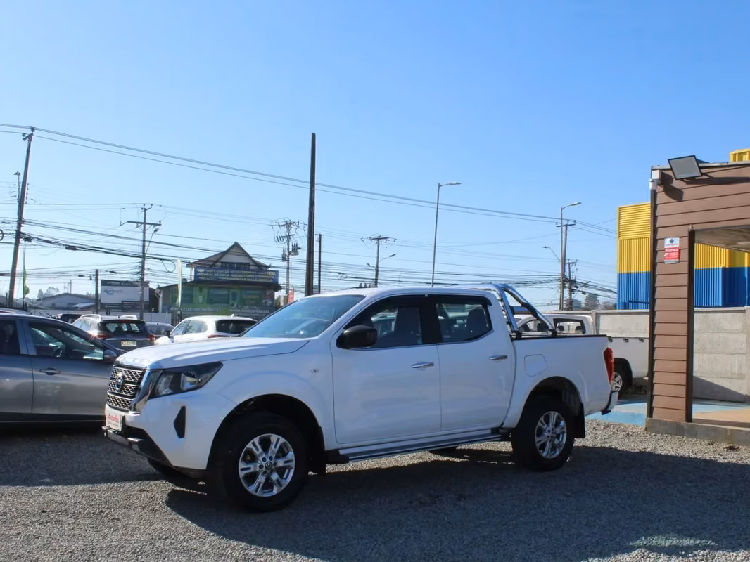 Nissan NAVARA D CAB MT 4X4 2.3 2022 usado precio $17.990.000