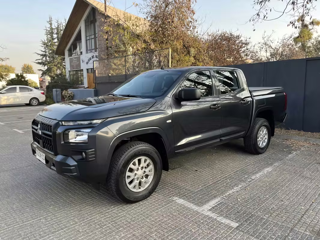 Mitsubishi L 200 2025 usado precio $23.800.000